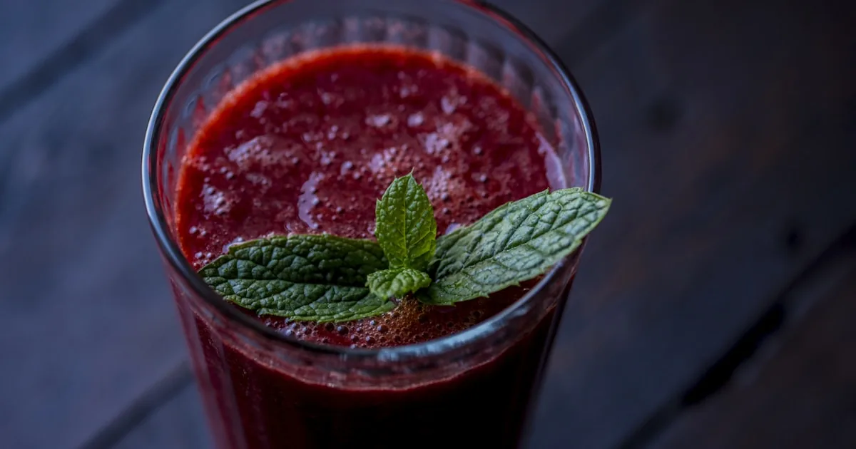 Jus de betterave frais pressé à froid riche en nitrates naturels